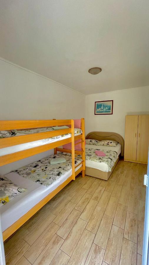 Apartments Neven โอมิช ภายนอก รูปภาพ