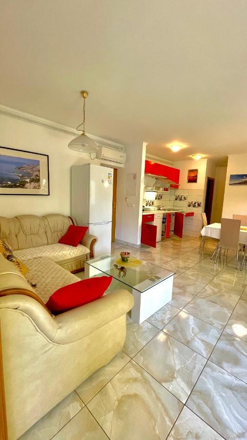 Apartments Neven โอมิช ภายนอก รูปภาพ