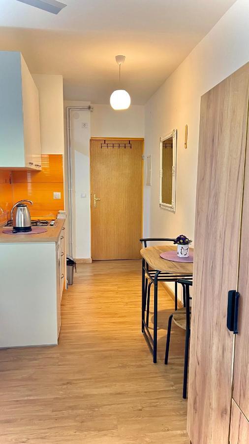 Apartments Neven โอมิช ภายนอก รูปภาพ