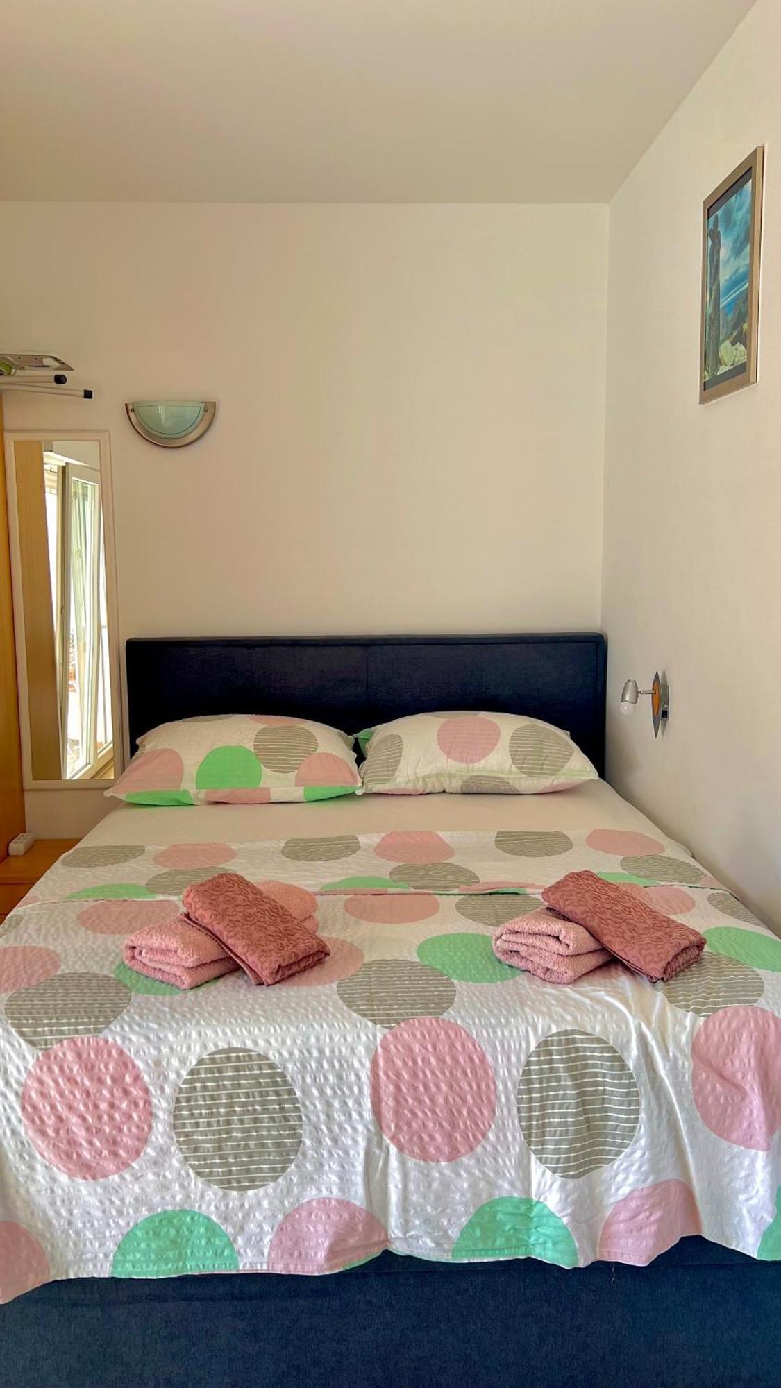 Apartments Neven โอมิช ภายนอก รูปภาพ