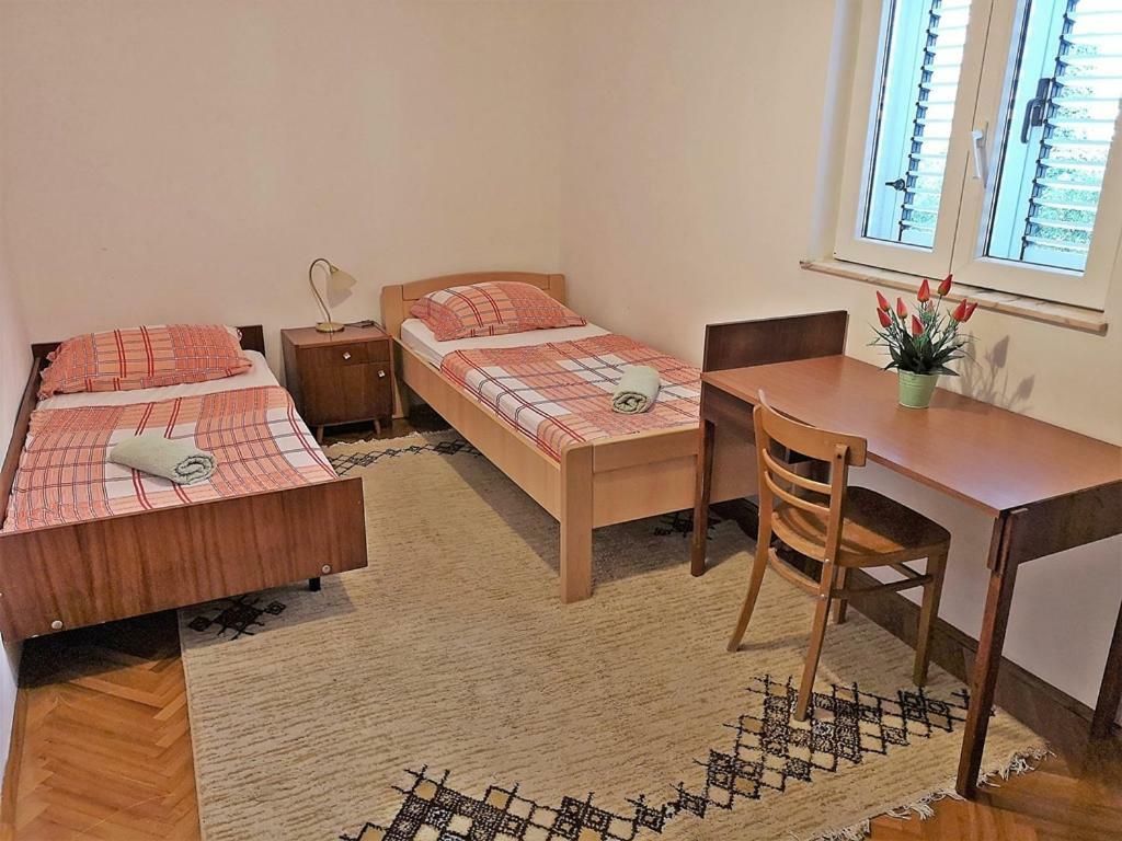 Apartments Neven โอมิช ภายนอก รูปภาพ