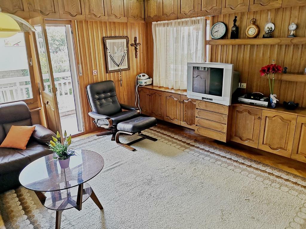 Apartments Neven โอมิช ภายนอก รูปภาพ