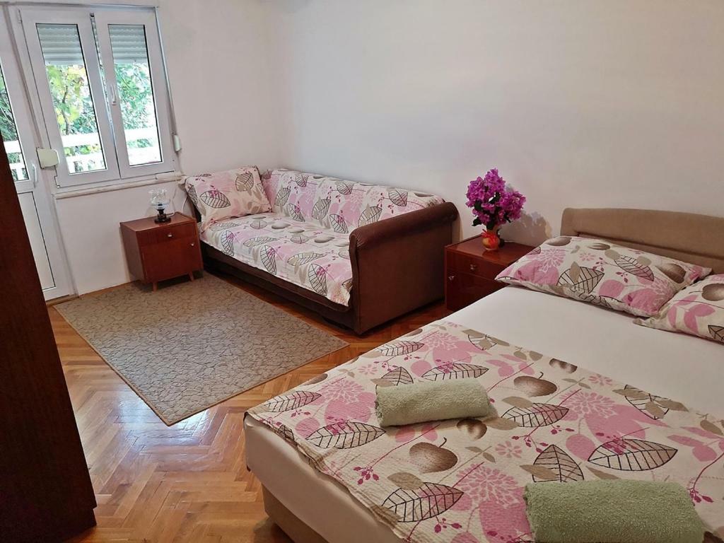 Apartments Neven โอมิช ภายนอก รูปภาพ