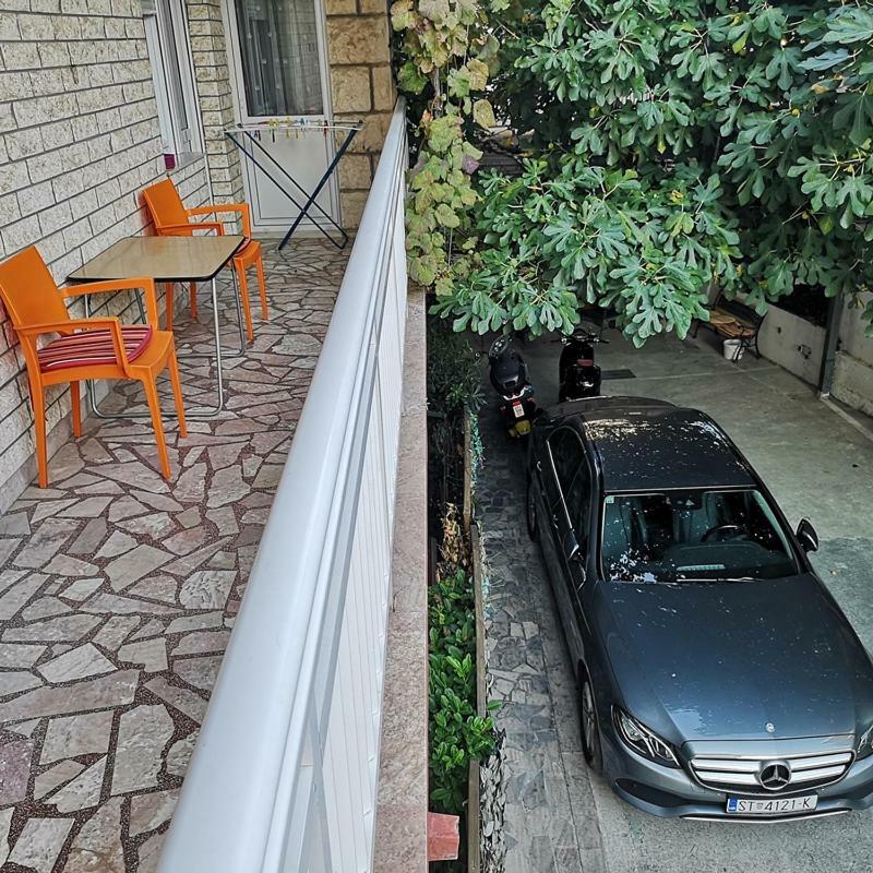 Apartments Neven โอมิช ภายนอก รูปภาพ